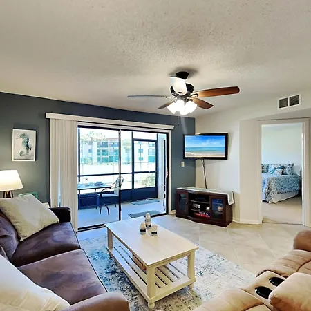 Ocean Village Club E15